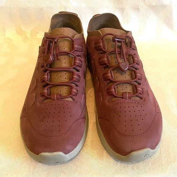 Keen ⭐️Host Pick⭐️Highland Trail Red Leather Athletic Shoe Size 8.5 - Picture 1 of 9